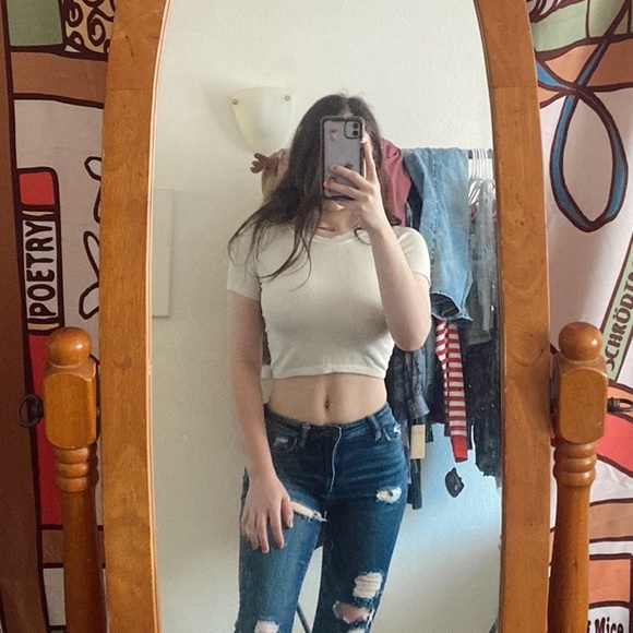 Zara • Cropped Contour Shirt 🤍 - Picture 2 of 4